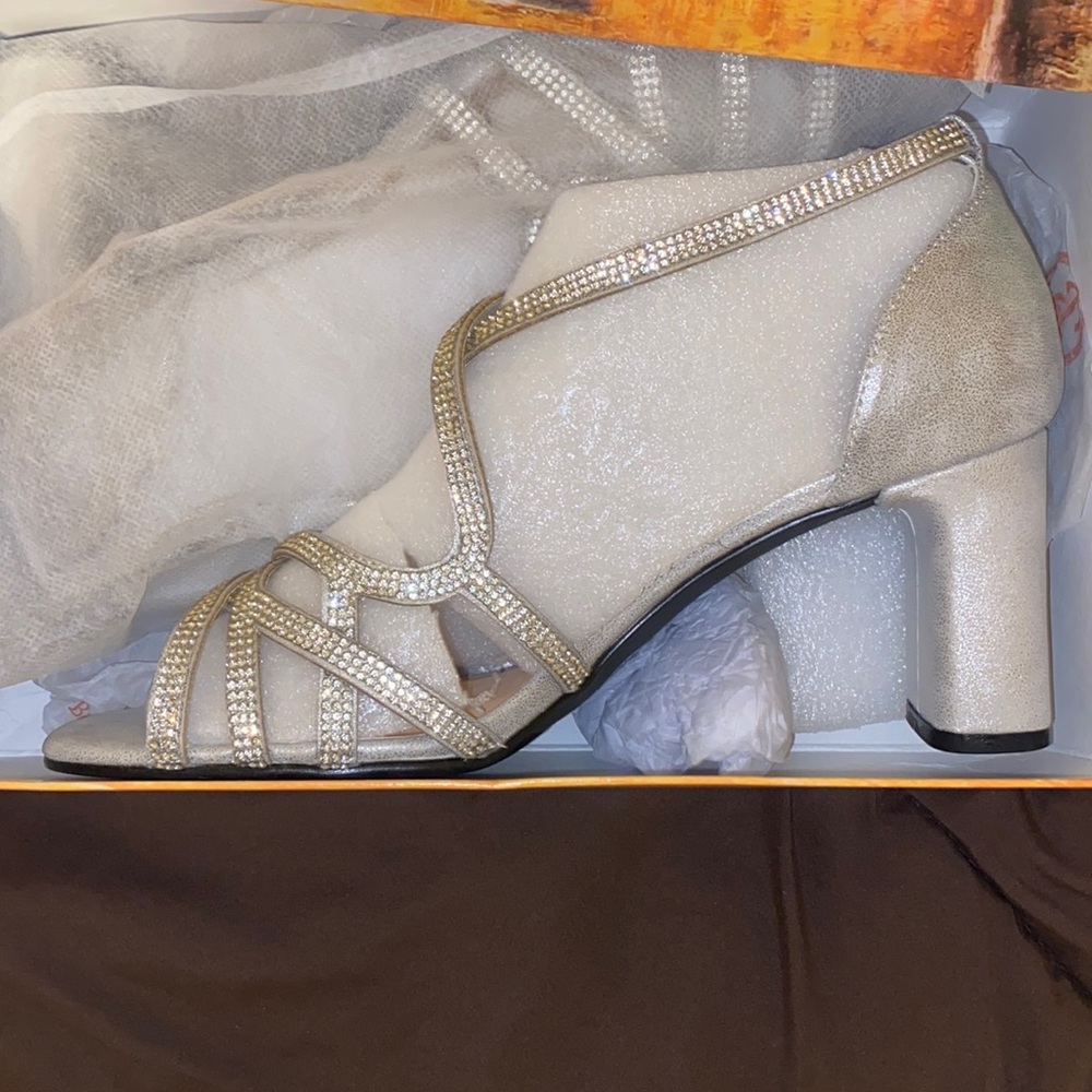 Bella Vita Aliette Sandal (9 Wide Width)